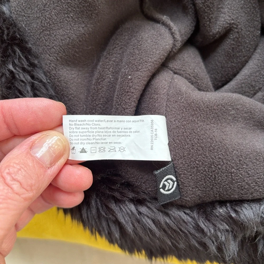 Chic Black Fleece Hat with Faux Fur Trim - Picture 4 of 4